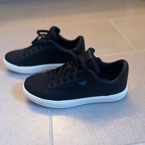 Vessi Soho sneaker size 6 women’s Black Asphalt
